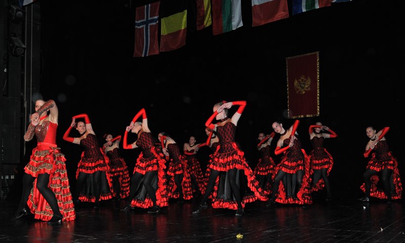 Черногория танец музыка и фестиваль моды
